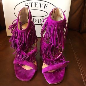 Steve Madden size 7 Fuchsia Fringly Suede